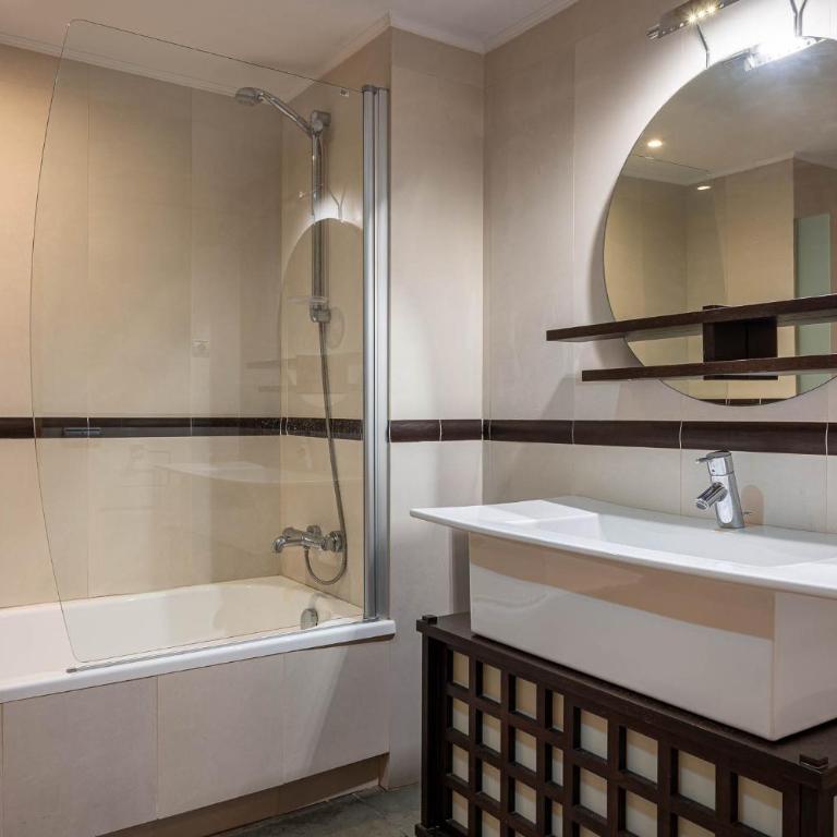 AT062 Planta baja en 1ra línea con salida a la piscina, completamente equipado - Apartamento de 3 dormitorios - 21