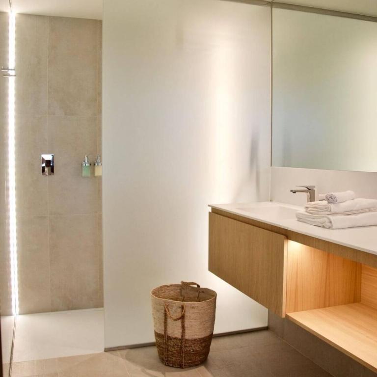 CASA TESS boutique hotel - Habitación con cama extragrande y vistas a la piscina - 2