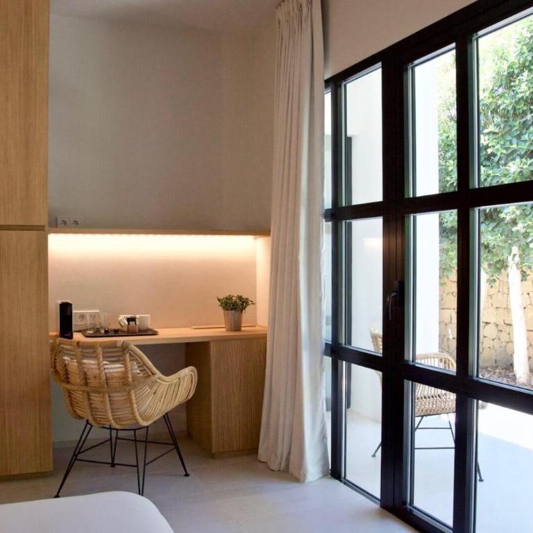 CASA TESS boutique hotel - Habitación con cama extragrande y vistas al jardín - 4