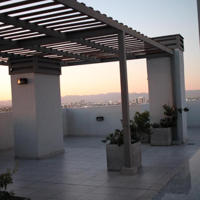 Departamento Panorámico con cochera!! Impecable! Zona Güemes-Nueva Córdoba Seguridad 24 hs Terraza - asadores!! - One-Bedroom Apartment - 100