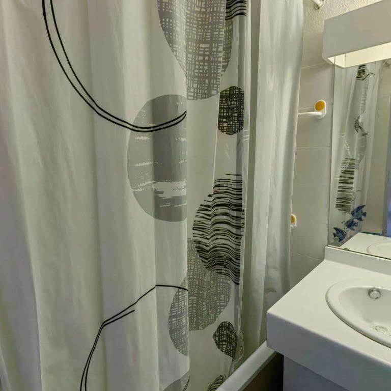Charmant T2 avec Terrasse et Vue Mer à 50m de la Plage, Résidence avec Piscine - FR-1-607-11 - Appartement (6 Adultes) - 15