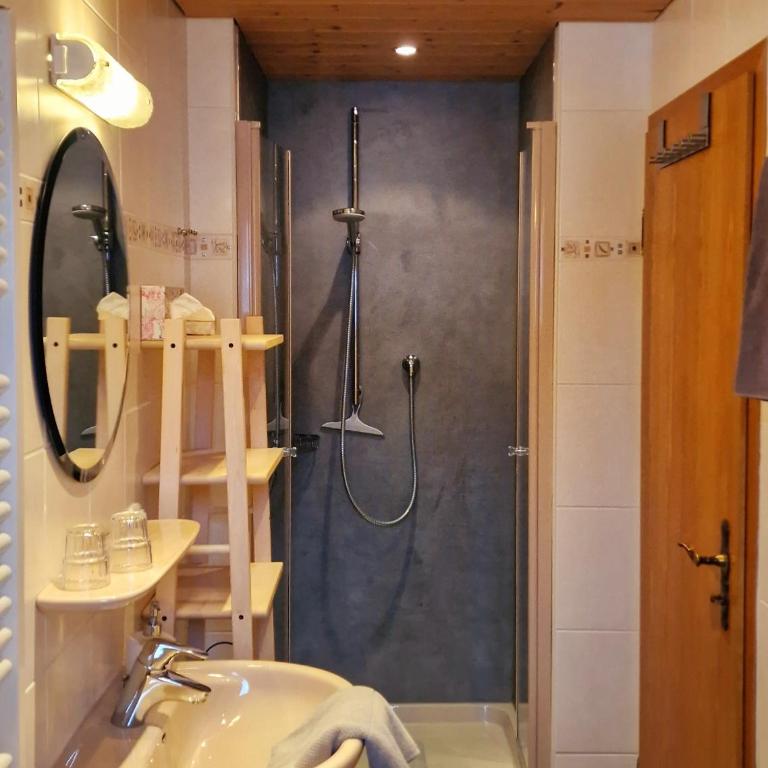 Haus Luise - Doppelzimmer mit Balkon - 3