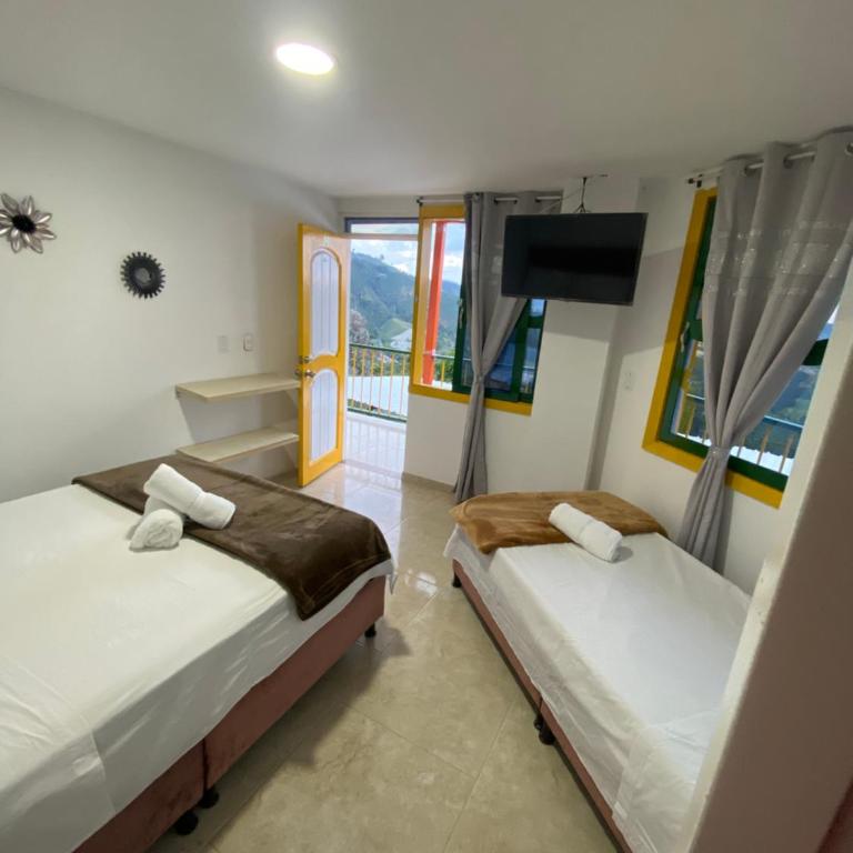 CASONA HOTEL LA DIVISA - Triple Room with Private Bathroom - 2