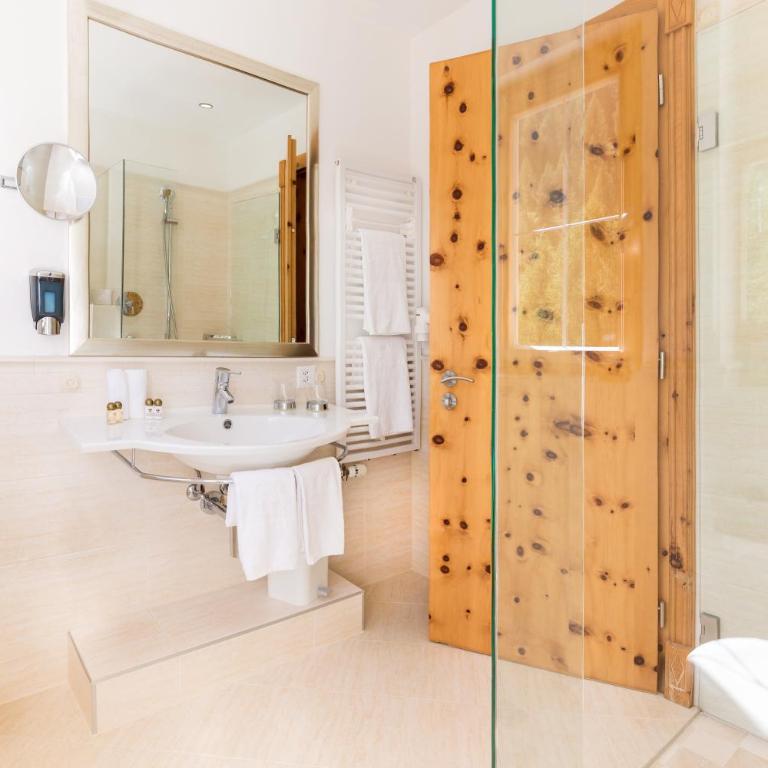 Chasa Castello relax & spa - Eckzimmer mit Doppelbett - 1