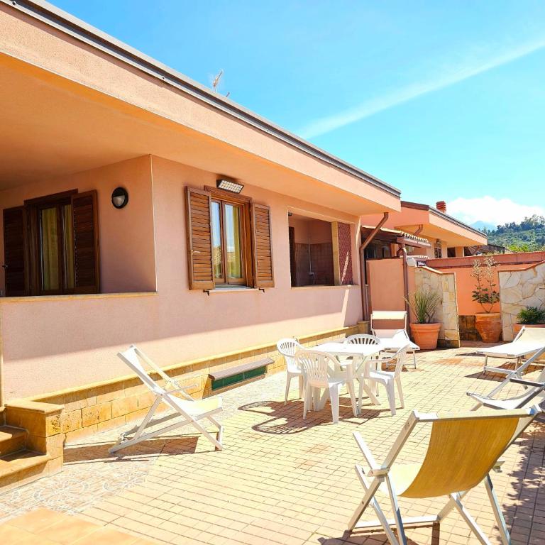 Costa Mediterranea Holiday Homes - Three-Bedroom Vacation Home - 4