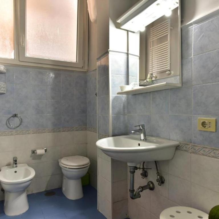 Best Rooms Termini - Camera Tripla con Bagno Privato Esterno - 6