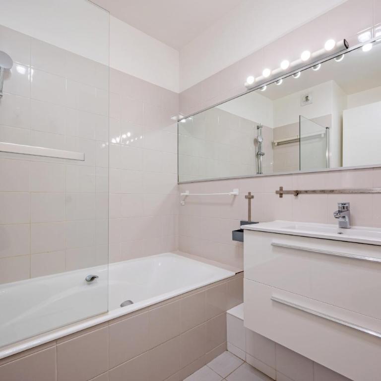 LA BADINE Appartement AirCo Pool for 4 By Sunset - Appartement - 3