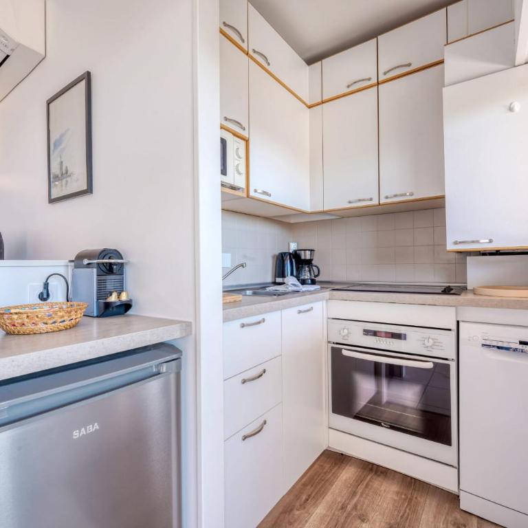 LA BADINE Appartement AirCo Pool for 4 By Sunset - Appartement - 17