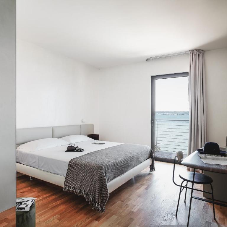 AQVA Boutique Hotel (Adults Only) - Camera Matrimoniale King Deluxe con Balcone e Vista Lago - 2