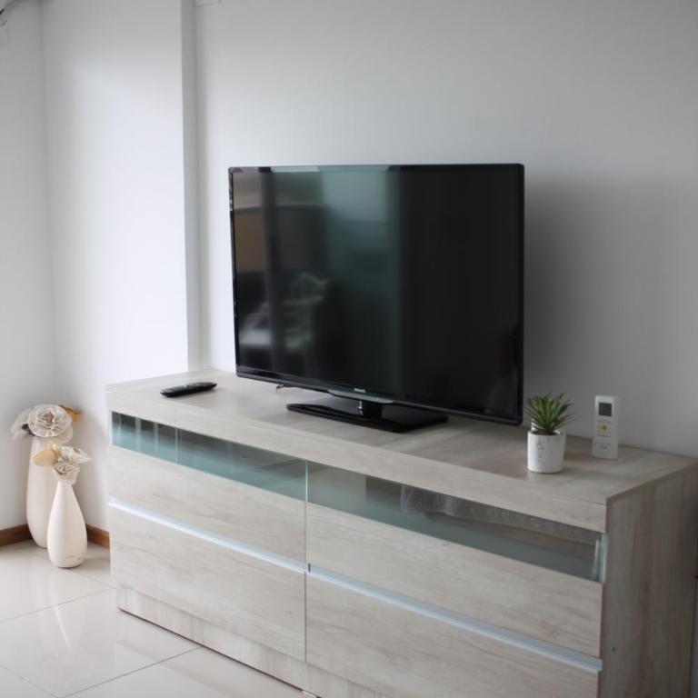 Dpto Panorámico con cochera Polo gastronómico Güemes - Nueva Córdoba Excelente Acceso -Seguridad 24 hs Terraza y asadores!! Sin gastos adicionales - Apartamento de 1 dormitorio - 95