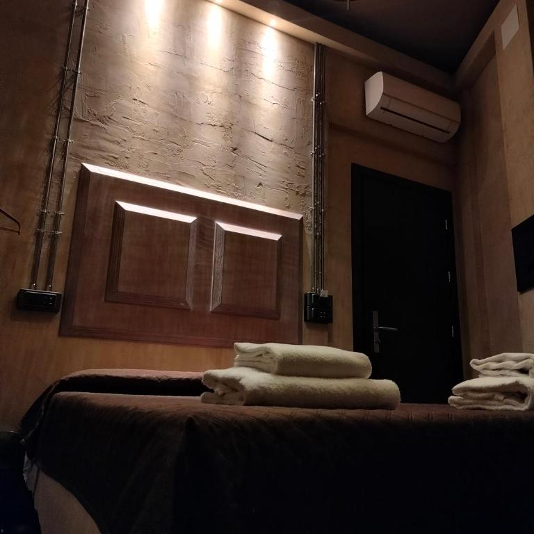 Hotel & Hostel 7 - French Superior Room with Shared Bathroom - 4