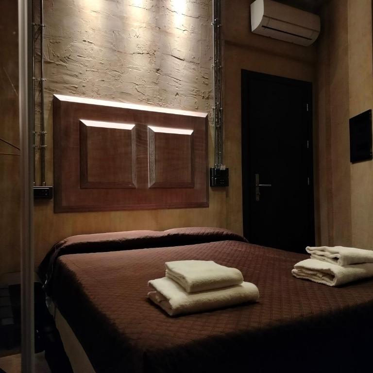 Hotel & Hostel 7 - French Superior Room with Shared Bathroom - 5