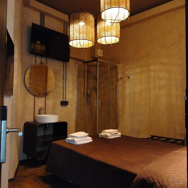 Hotel & Hostel 7 - French Superior Room with Shared Bathroom - 1