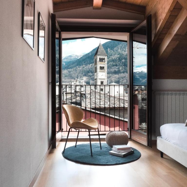 PENTHOUSE CON VISTA - 6 min walk to Bernina Express - Three-Bedroom Apartment - 2