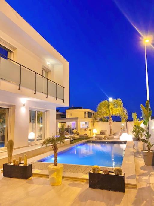 Casa Bella ~ Luxurious Villa in Alicante - Three-Bedroom Villa - 11