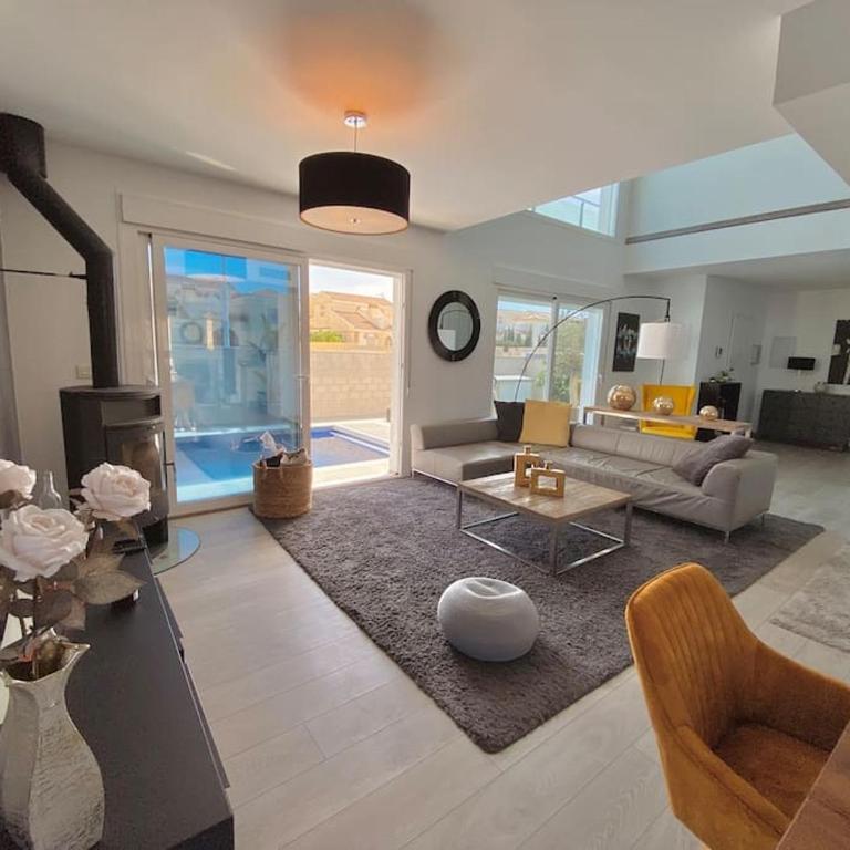 Casa Bella ~ Luxurious Villa in Alicante - Three-Bedroom Villa - 28