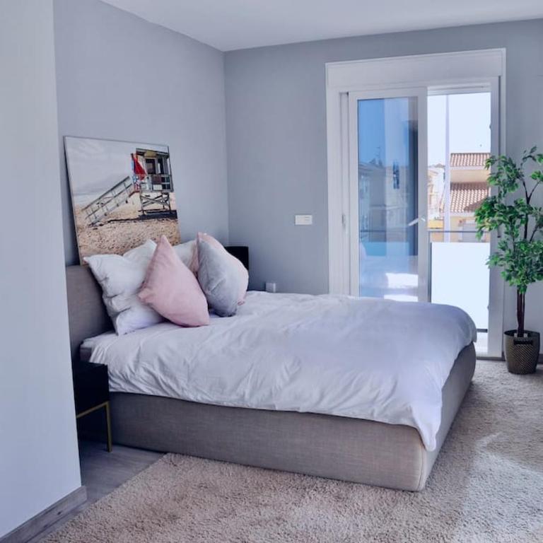 Casa Bella ~ Luxurious Villa in Alicante - Three-Bedroom Villa - 40