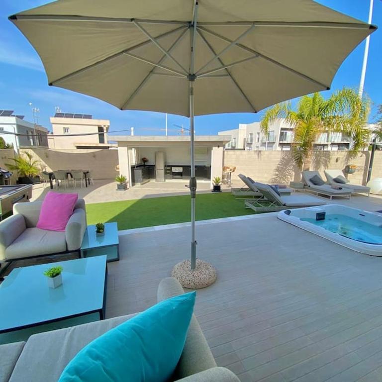 Casa Bella ~ Luxurious Villa in Alicante - Three-Bedroom Villa - 45