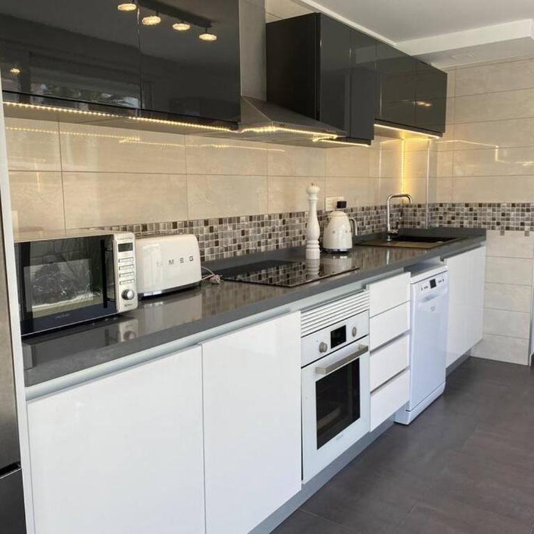 Casa Bella ~ Luxurious Villa in Alicante - Three-Bedroom Villa - 52