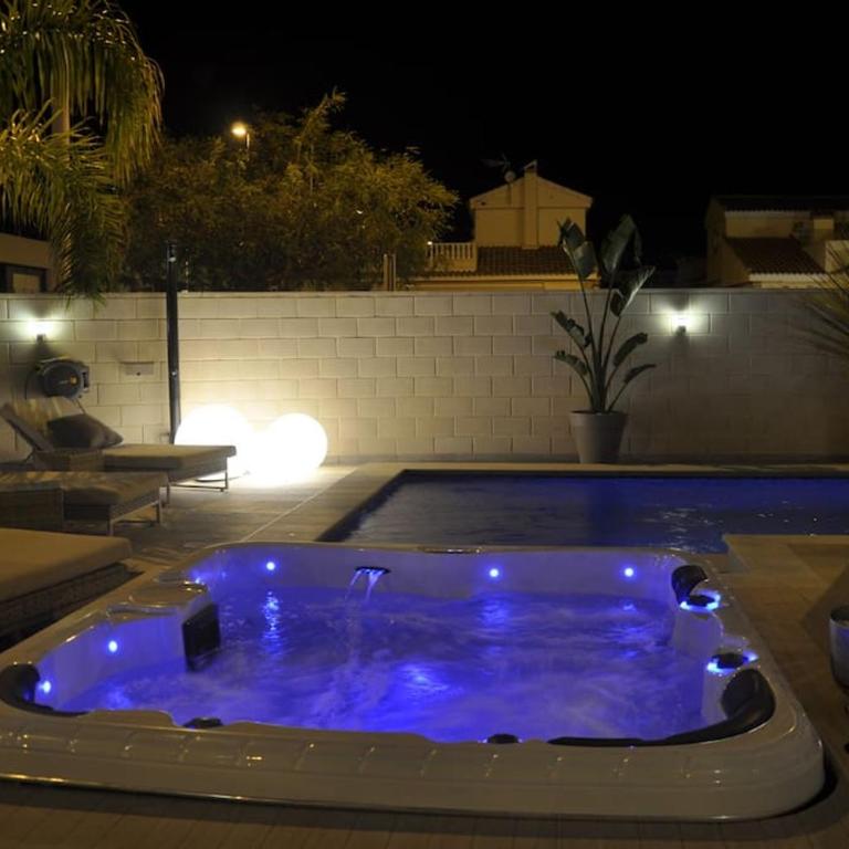 Casa Bella ~ Luxurious Villa in Alicante - Three-Bedroom Villa - 61