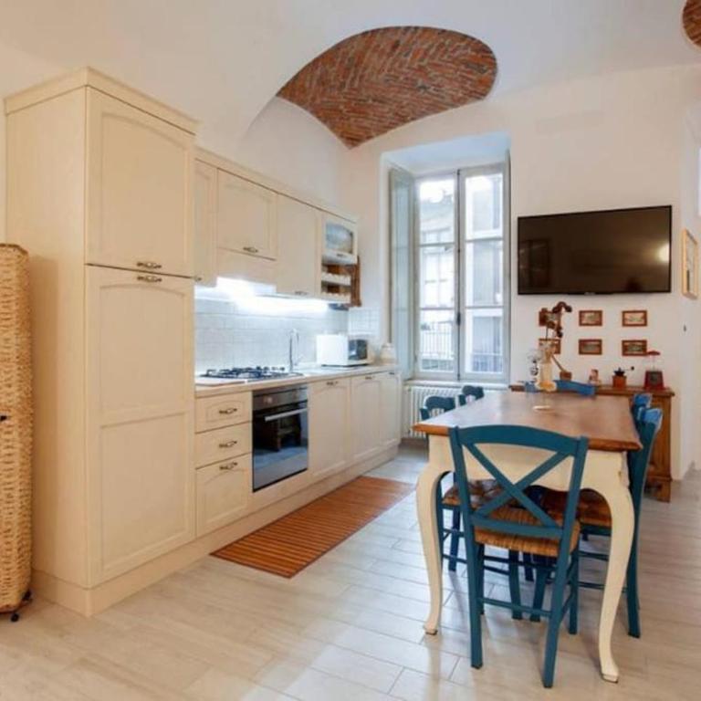 Via Po - Big appartment - Three-Bedroom Apartment - 1