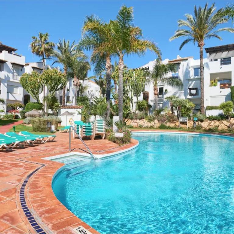 Beachfront Apartment - Pool - 2min to Beach - Free Parking & Fast WiFi - Apartamento de 1 dormitorio - 2