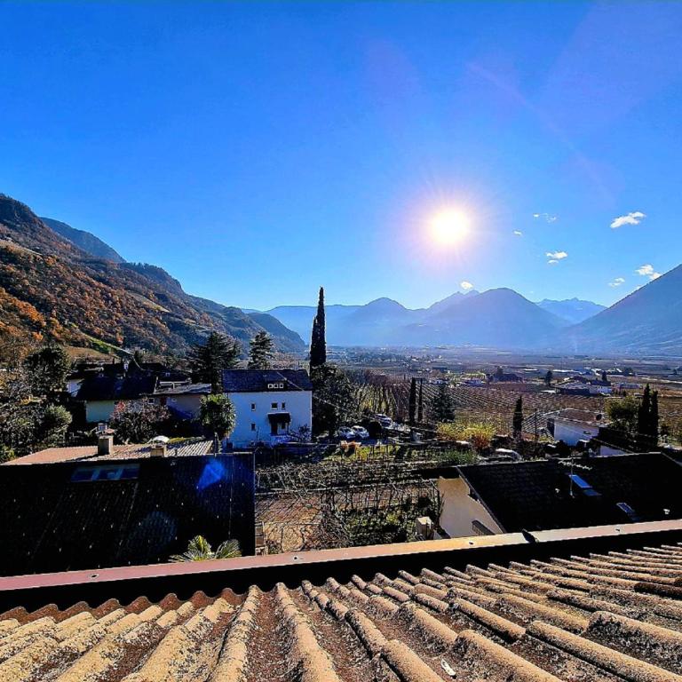 Suite Castel MeranO - panorama terrace and pool - Appartamento con Vista Montagna - 10