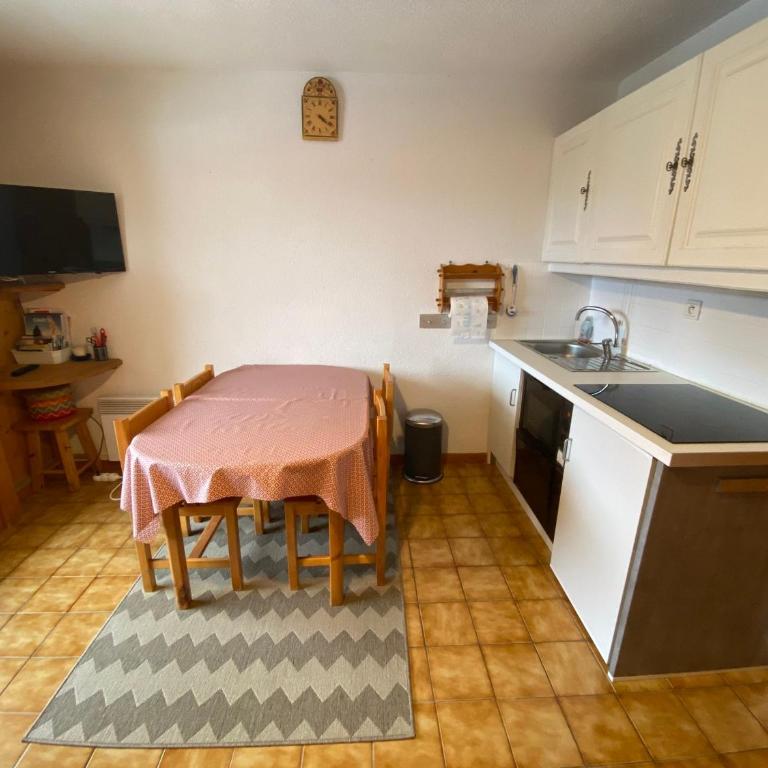 Charmant appartement à Petit-Châtel avec animaux admis - FR-1-693-15 - Apartment - 10