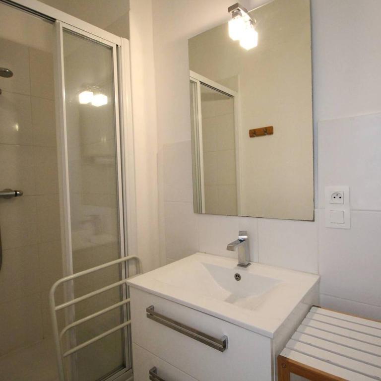 T2 Lumineux Centre Luchon, 4 Pers, Parking, Proche Thermes & Télécabine - FR-1-313-230 - Apartment - 4