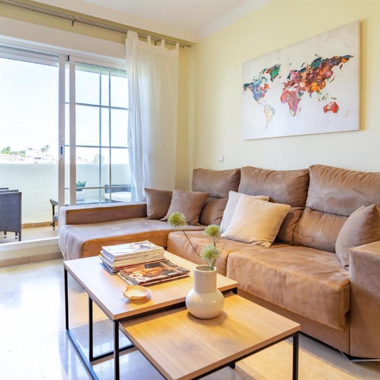 Lovely Apartment In Benalmádena - Apartamento de 2 dormitorios - 3
