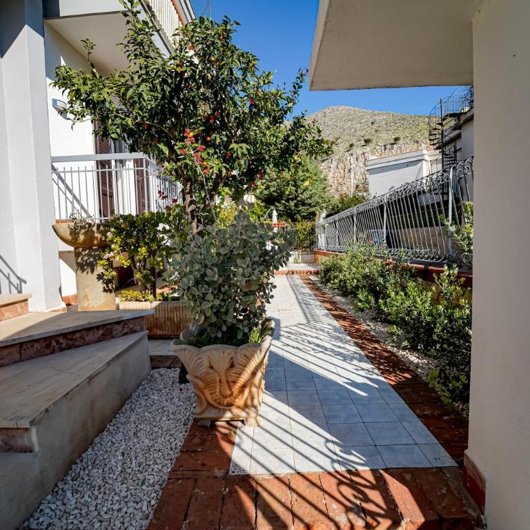 Lovely Villa, close to the beach - Three-Bedroom House - 5