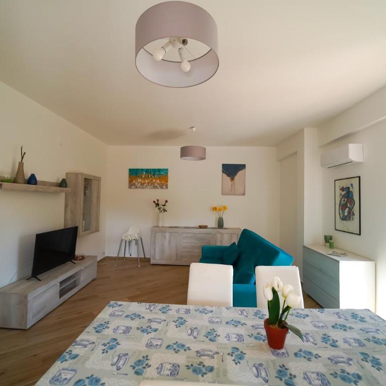 Lovely Villa, close to the beach - Three-Bedroom House - 11