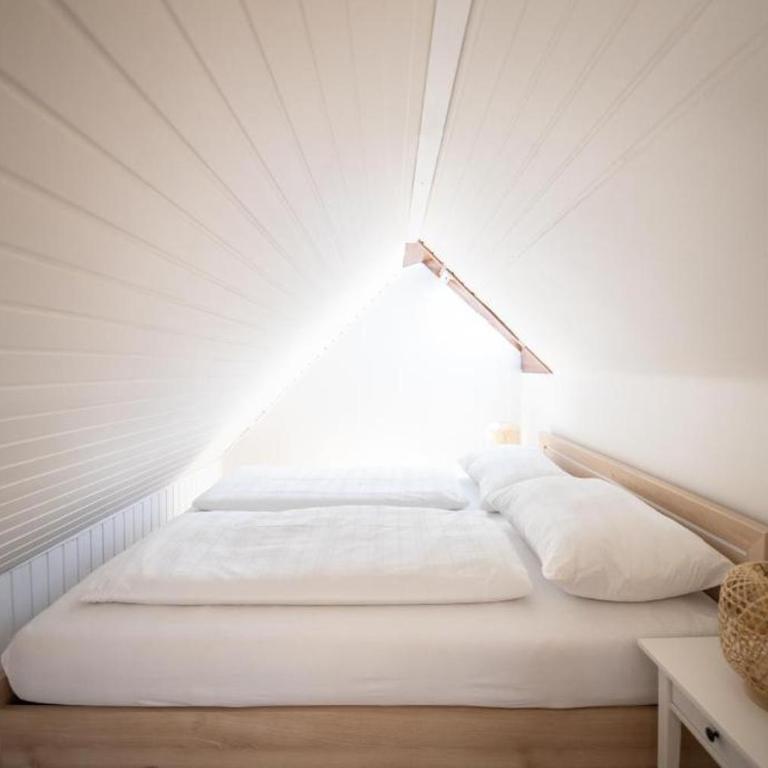 Landhaus Appartements Gretl - Room 304 with communal kitchen/balcony - 3