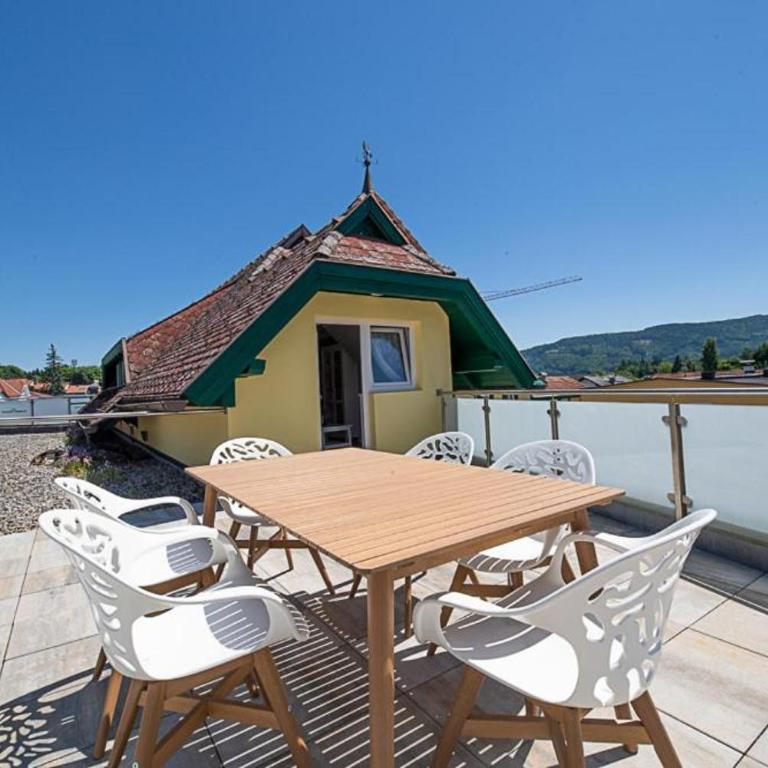 Landhaus Appartements Gretl - Room 304 with communal kitchen/balcony - 5