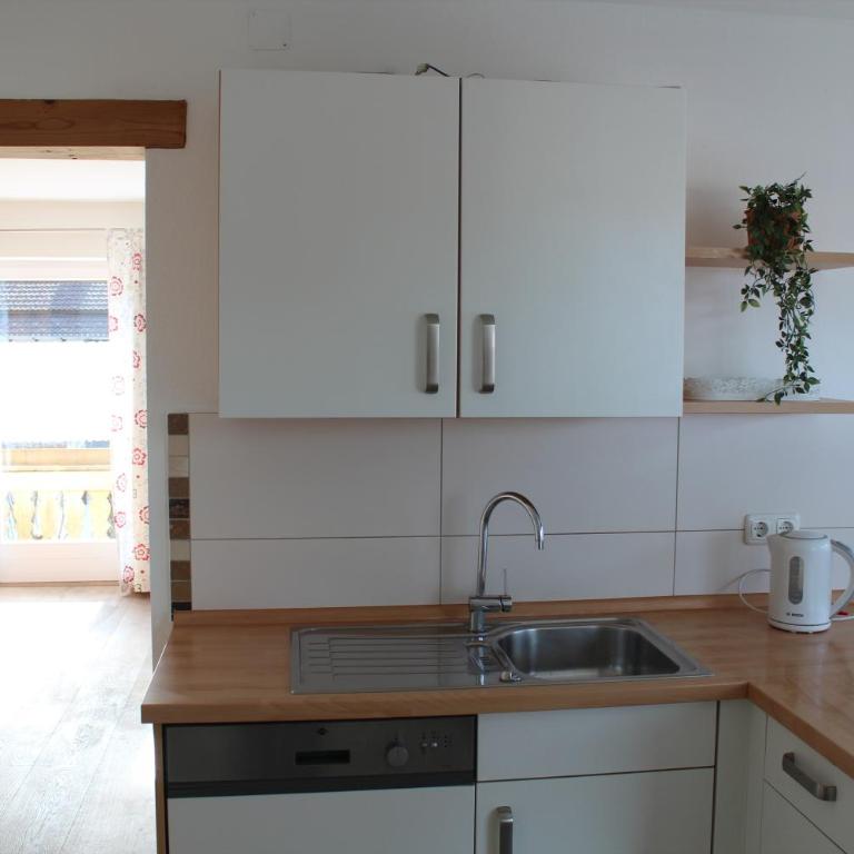 Ferienwohungen Familie Schröttle - Apartment mit Blick auf die Berge - 9