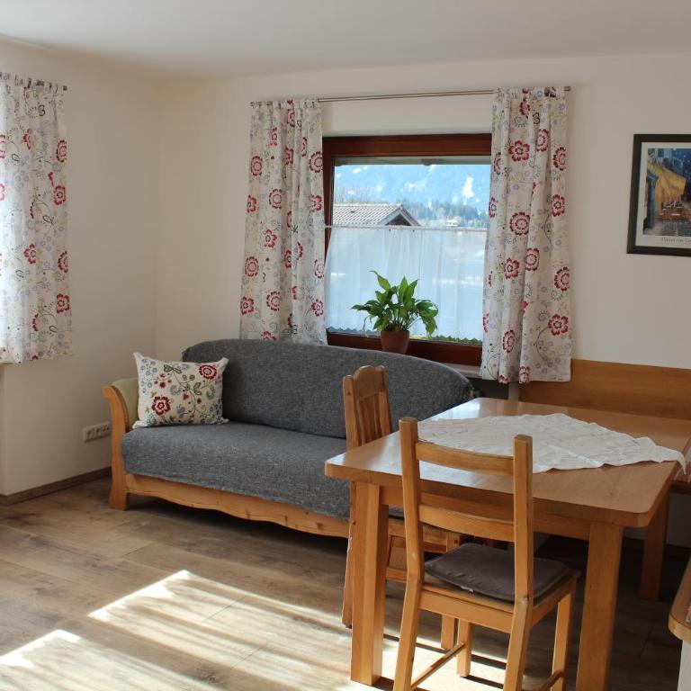 Ferienwohungen Familie Schröttle - Apartment mit Blick auf die Berge - 5