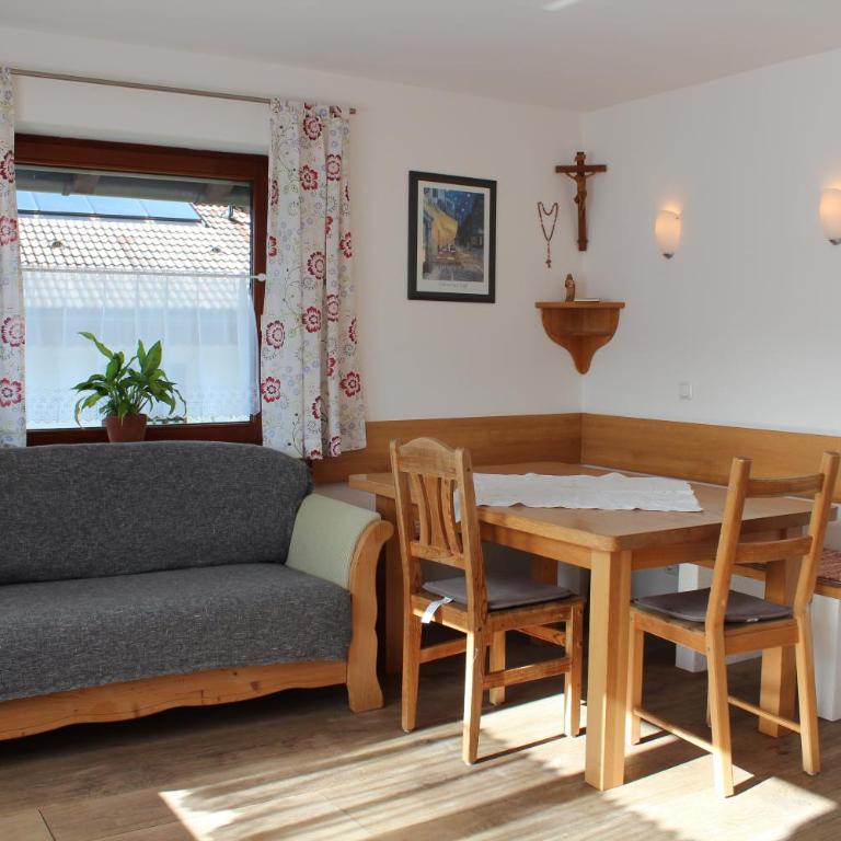 Ferienwohungen Familie Schröttle - Apartment mit Blick auf die Berge - 7