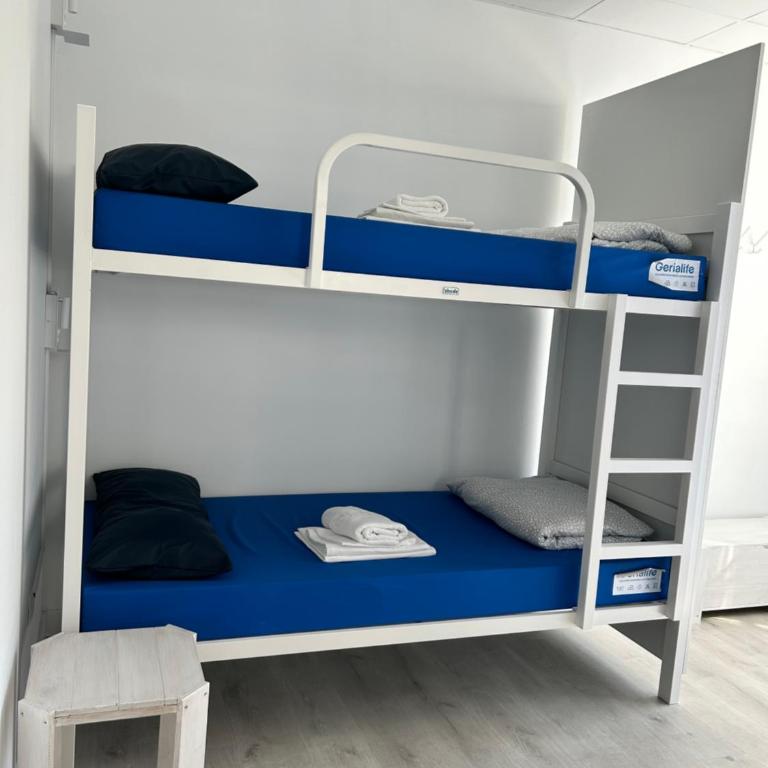 Albergue SCQ - Cama en habitación compartida mixta de 8 camas - 3