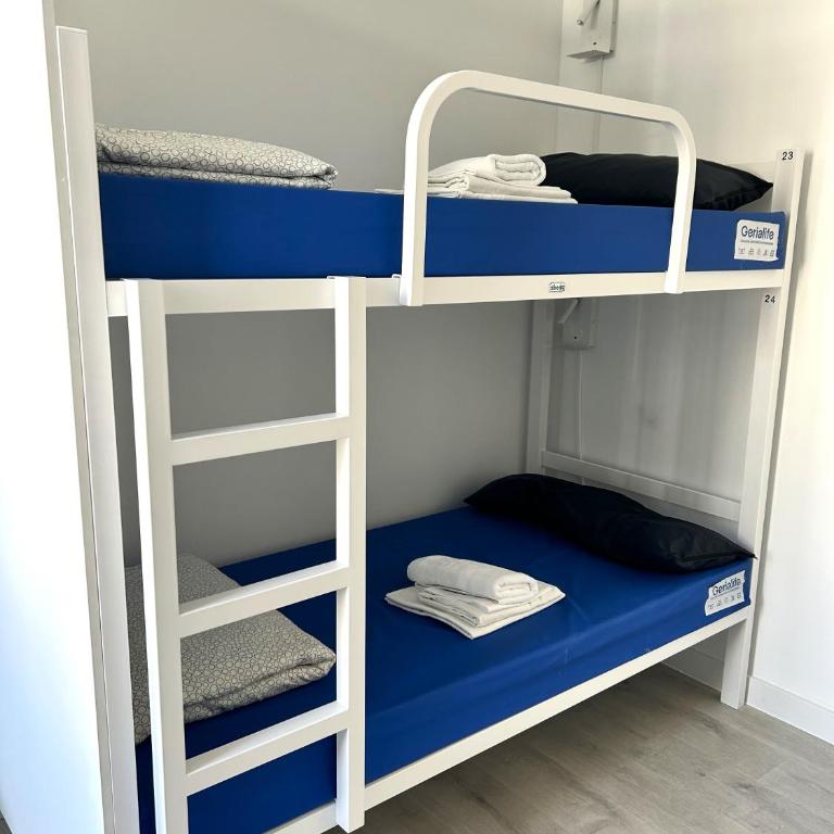 Albergue SCQ - Cama en habitación compartida mixta de 4 camas - 5