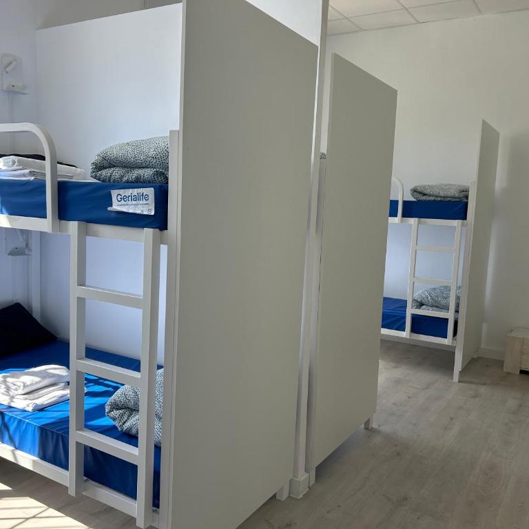Albergue SCQ - Cama en habitación compartida mixta de 8 camas - 5