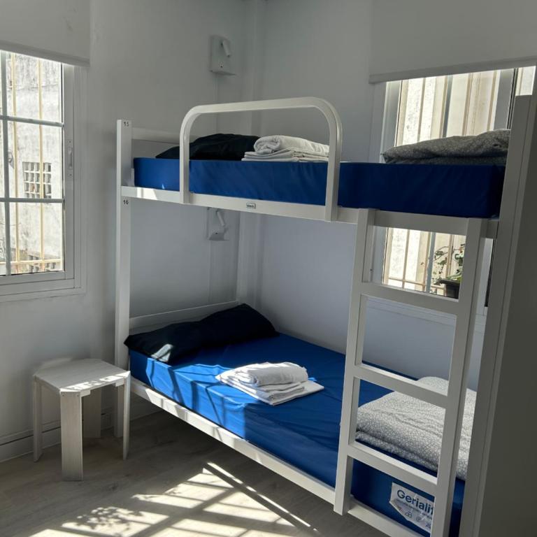 Albergue SCQ - Cama en habitación compartida mixta de 8 camas - 11