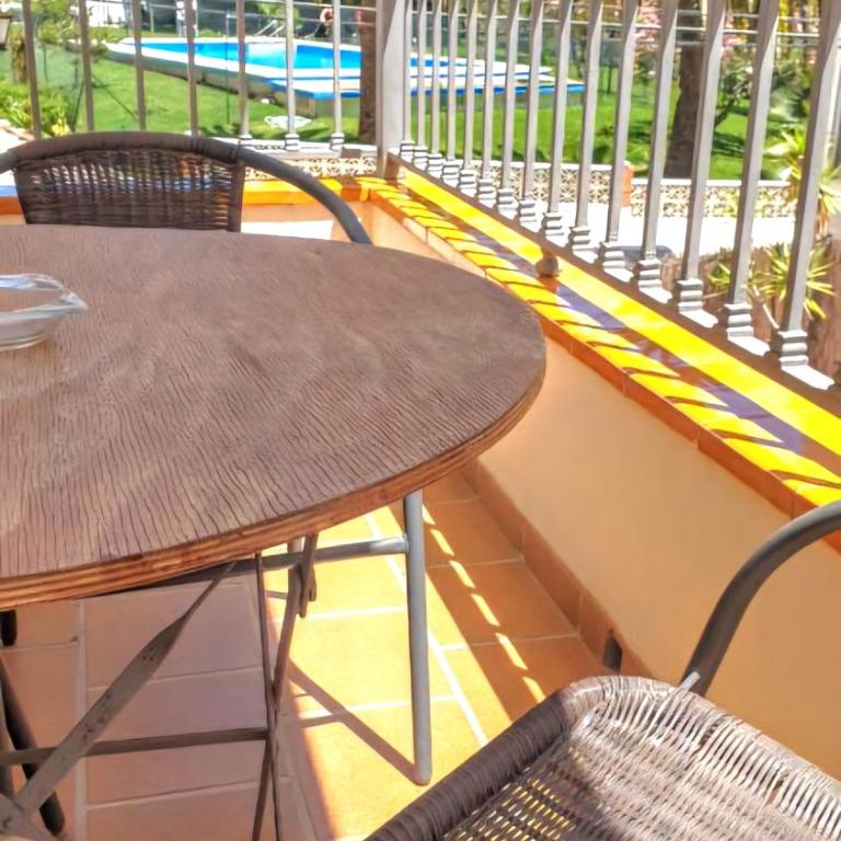 Apartamentos Latin - Apartamento de 2 dormitorios con vistas a la piscina - 12