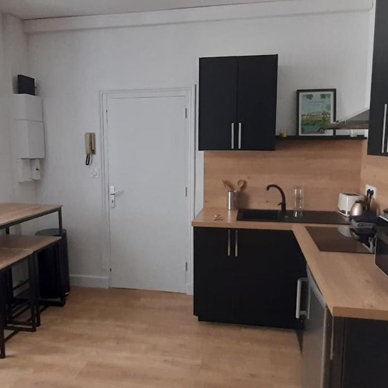 Bel appartement rez-de-chaussée cour proche centre - Appartement 1 Chambre - 8