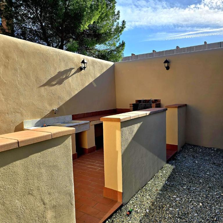 LA VILLA APARTMENTS - Convenient for Sardinia and Corsica - 4 beds - Private Parking included with Camera - Apartment with Garden View - 19