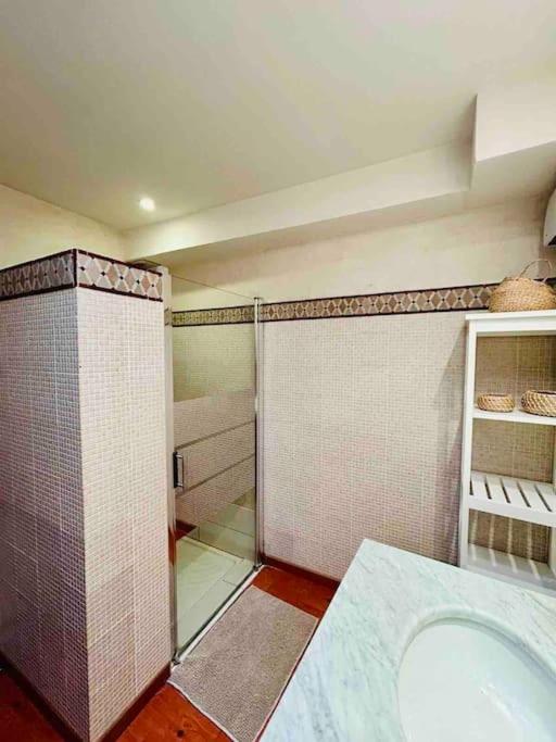 « Côté jardin » Central/Piscine/Jacuzzi/Parking - Maison 6 Chambres - 13