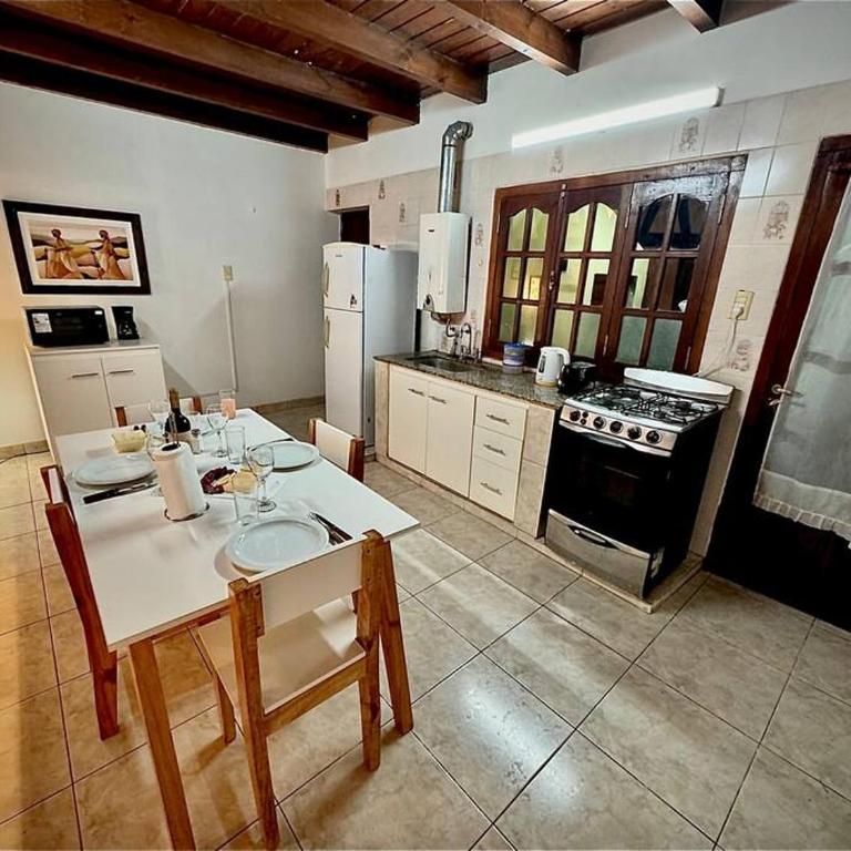 Hermosa propiedad en Salta con asador - Casa de 4 dormitorios - 6