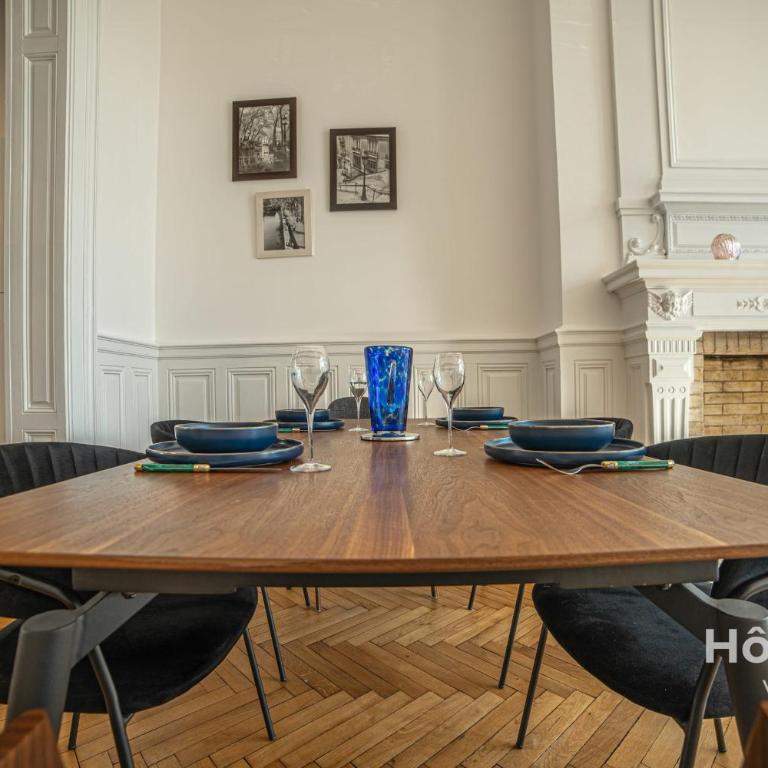 The "Heritage" Heart of Limoges Parking AC and Private Terrace - Appartement - 17