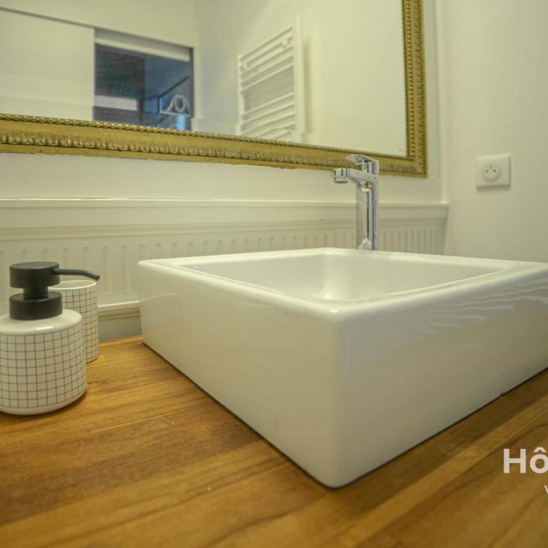 The "Heritage" Heart of Limoges Parking AC and Private Terrace - Appartement - 38