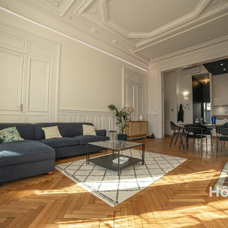 The "Heritage" Heart of Limoges Parking AC and Private Terrace - Appartement - 40