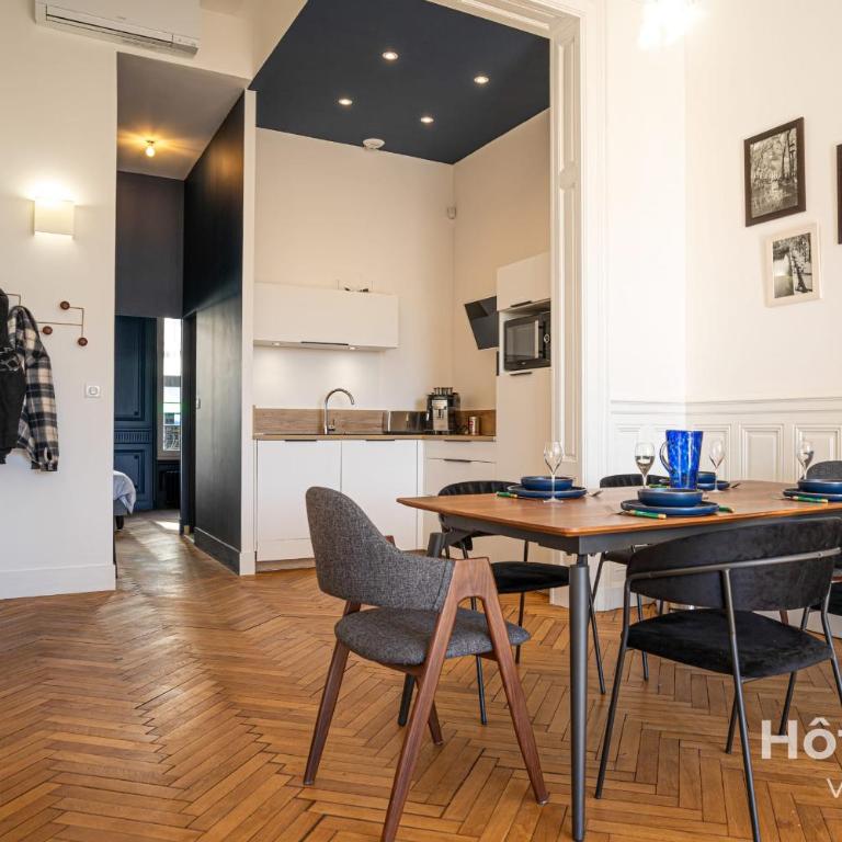 The "Heritage" Heart of Limoges Parking AC and Private Terrace - Appartement - 45